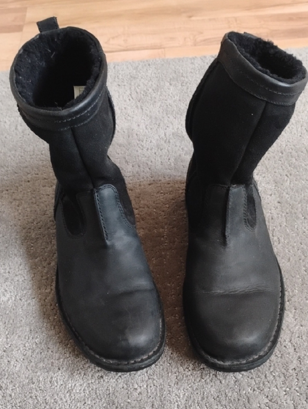 UGG Black Suede Short Boot.  Men's Size 10.  New